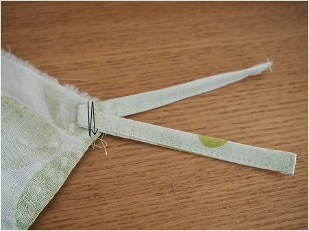 掛け布団カバーと掛け布団にズレ防止の紐を縫う